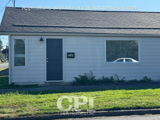 Building Photo - 710 Cedar St