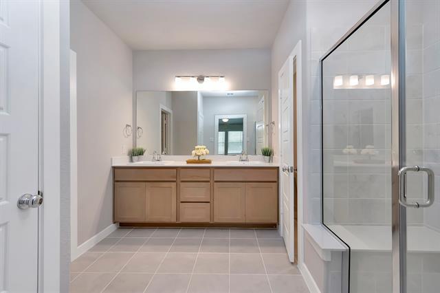 Building Photo - 2657 Keokuk St