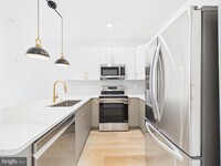 Building Photo - 1326 S Gross St