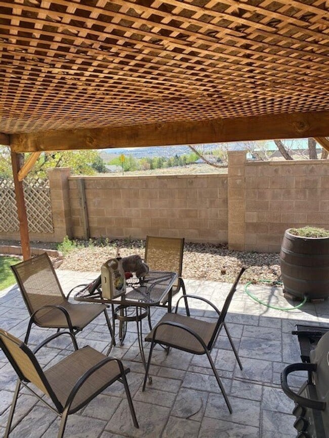 Building Photo - PERGOLA - COVERED PATIO - FENCED BACKYARD ...