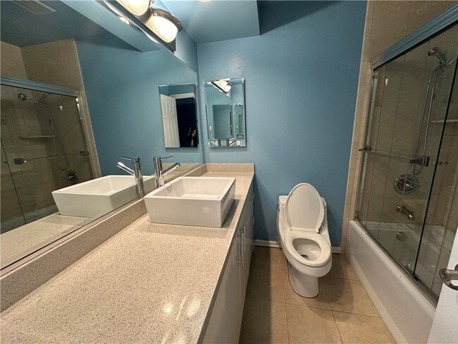 Building Photo - 324 Avenida Esplendor