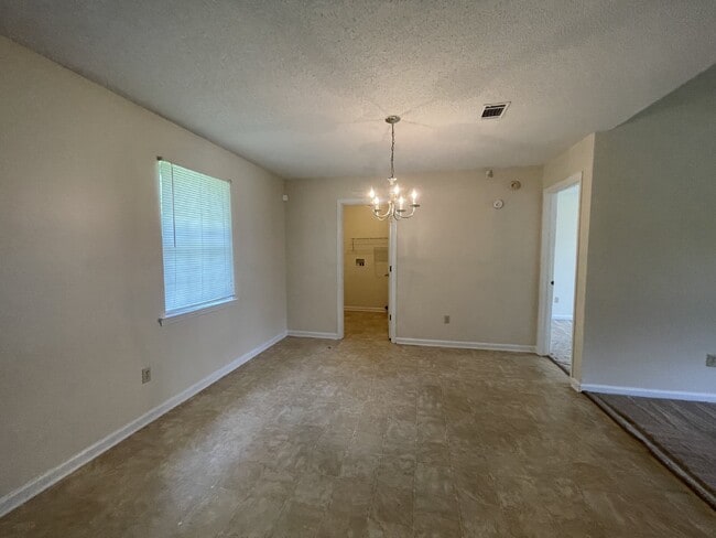 Building Photo - House for Rent