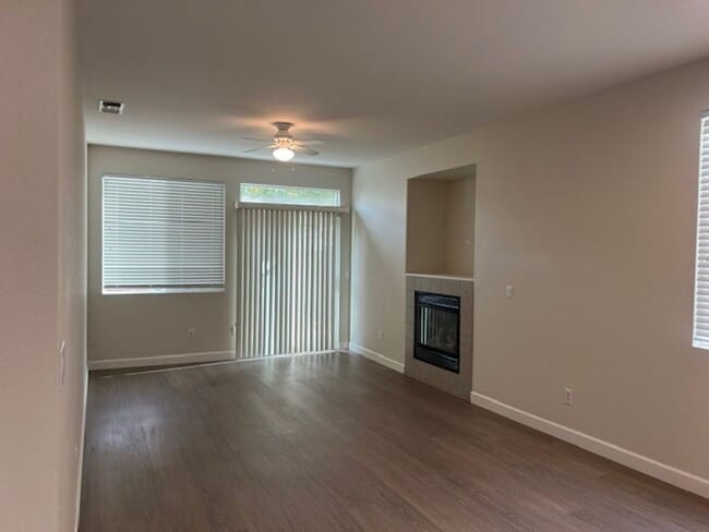 Building Photo - Single-Story 4 Bedroom House for Rent – Elk Grove