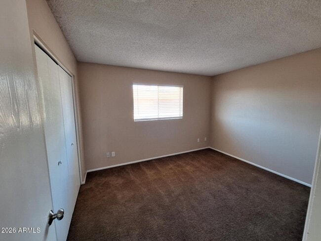 Building Photo - 1449 E Knoll Cir