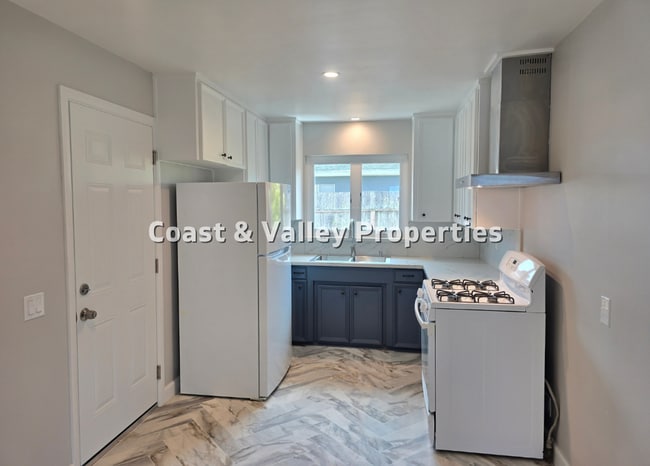 Building Photo - 1117 Surf Ave