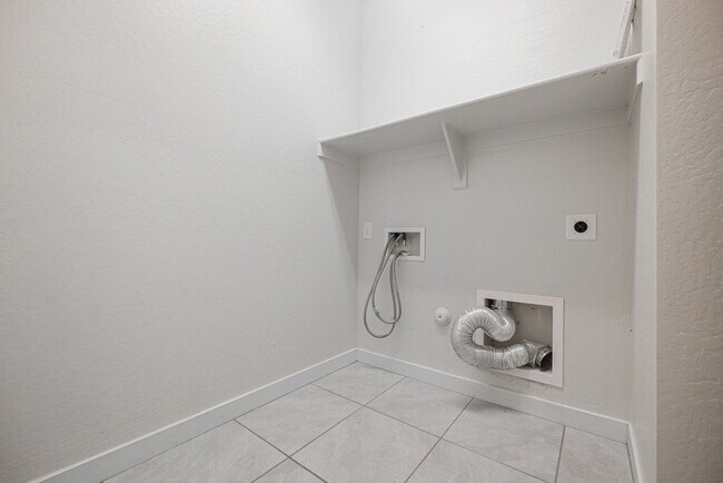 Building Photo - 42381 W Mira Ct