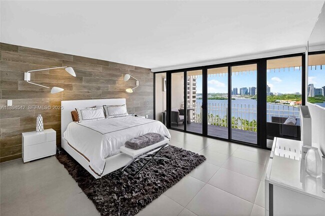 Building Photo - 2 Grove Isle Dr