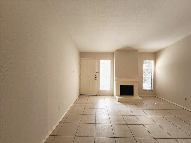 Building Photo - 2110 Wilcrest Dr