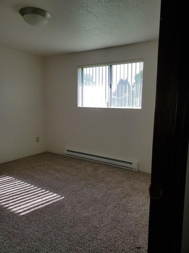 Building Photo - 2 Bedroom 1 Bath Duplex
