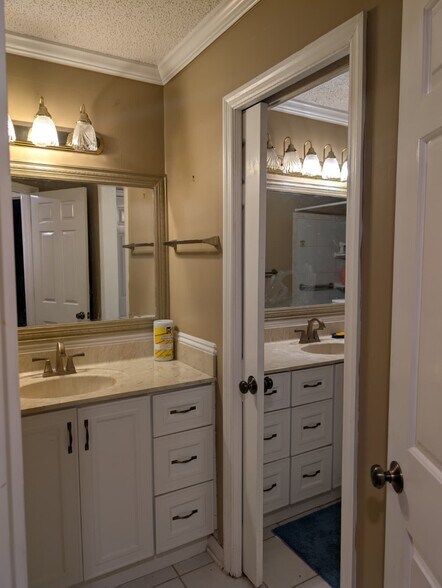 Building Photo - 501 Gables Dr