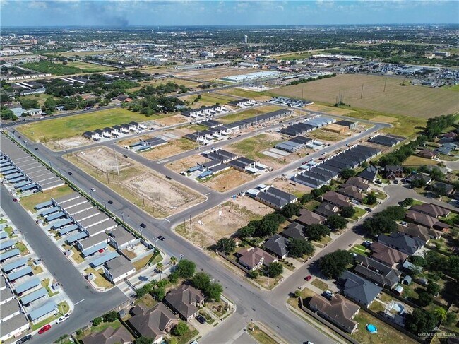 Building Photo - 25 N Onyx Ave