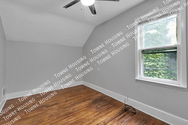 Building Photo - 105 Mariner St