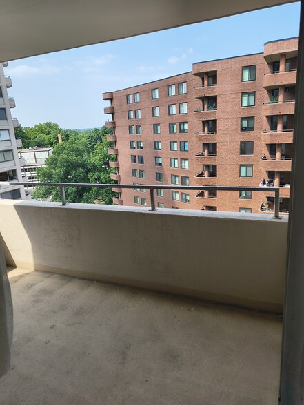 Balcony - 5500 Friendship Blvd