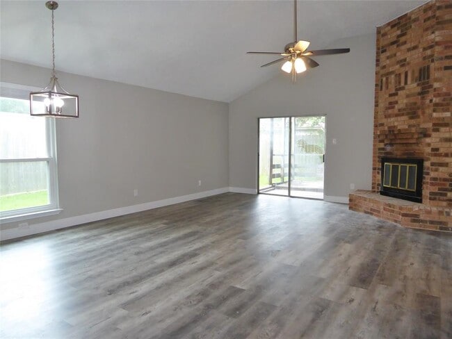 Building Photo - 8126 Glorieta Dr
