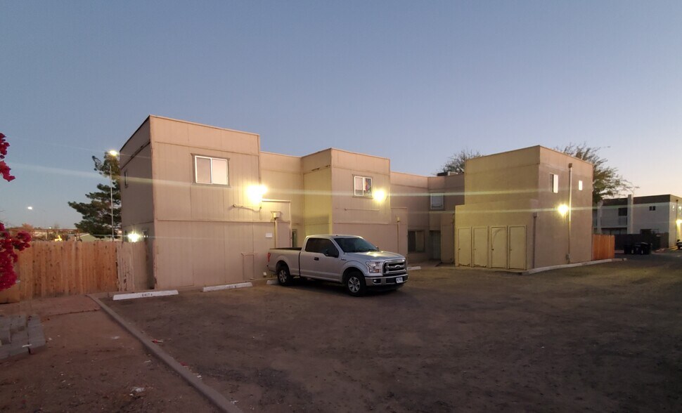 Building Photo - 1766 E Pepper Cir