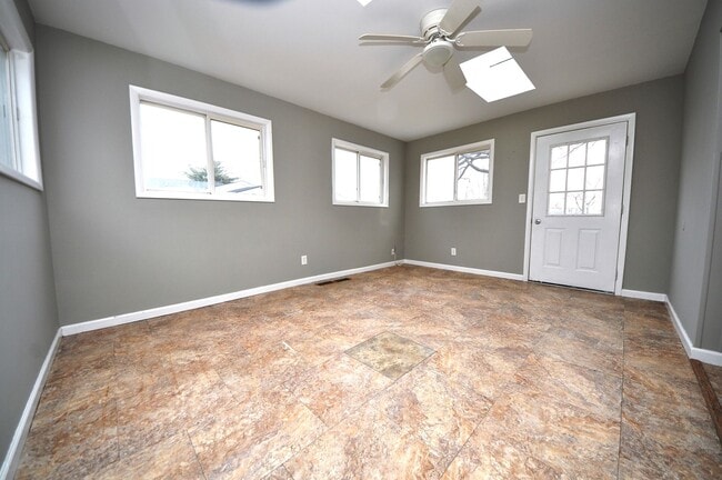 Building Photo - Freshly updated 3 Bedroom Home with a Full...