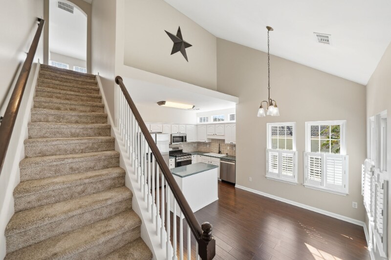 Building Photo - 202 Evergreen Trce