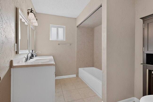 Building Photo - 4113 La Colorada Ct SE