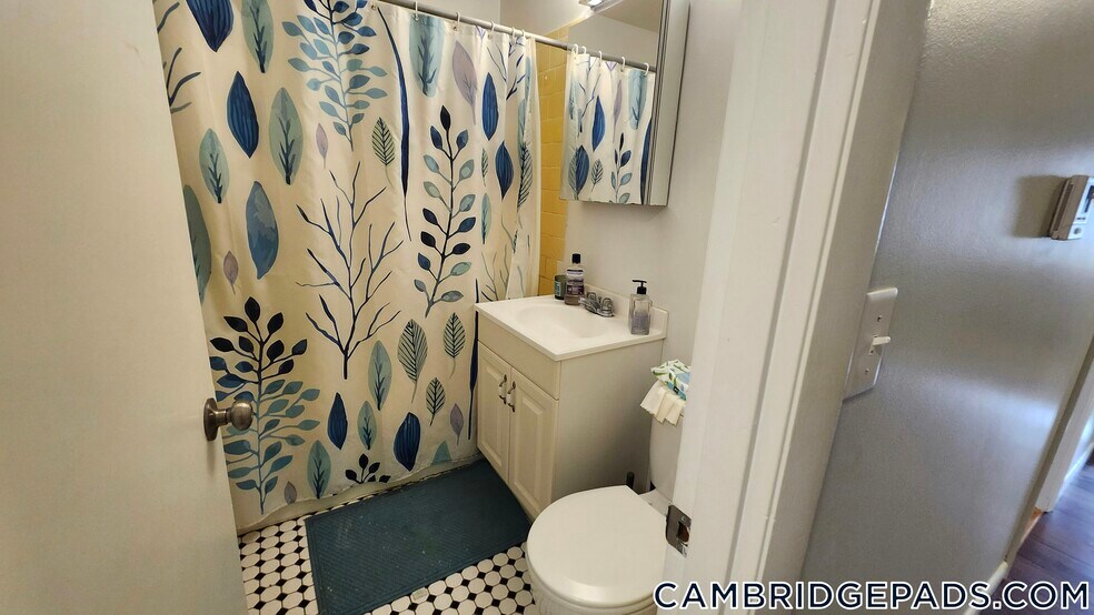 Building Photo - 20 Hubbard Park Rd