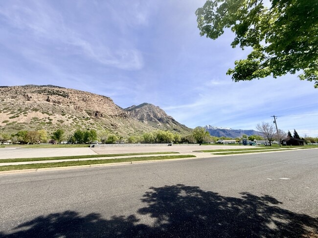 Building Photo - 1021 N 925 E St