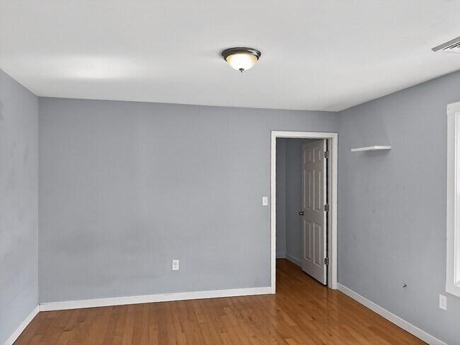 Building Photo - 247 Pilgrim Ave