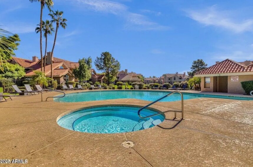 Building Photo - 1633 E Lakeside Dr