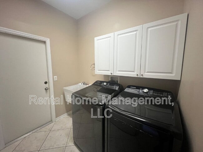 Building Photo - 10140 Pointview Ct