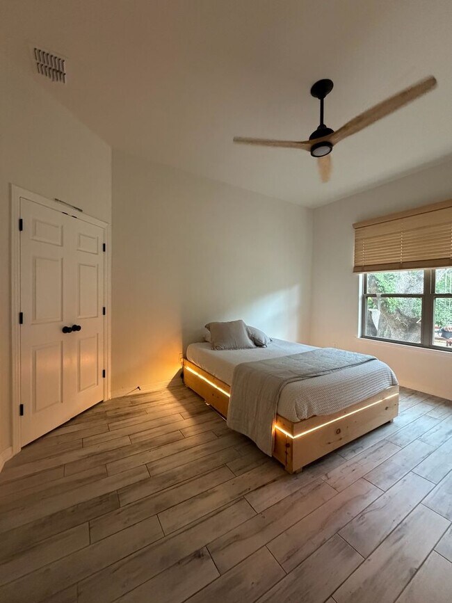 Building Photo - Gorgeous Home - MUST SEE!!