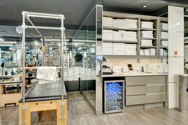 Building Photo - 19925 NE 39th Pl