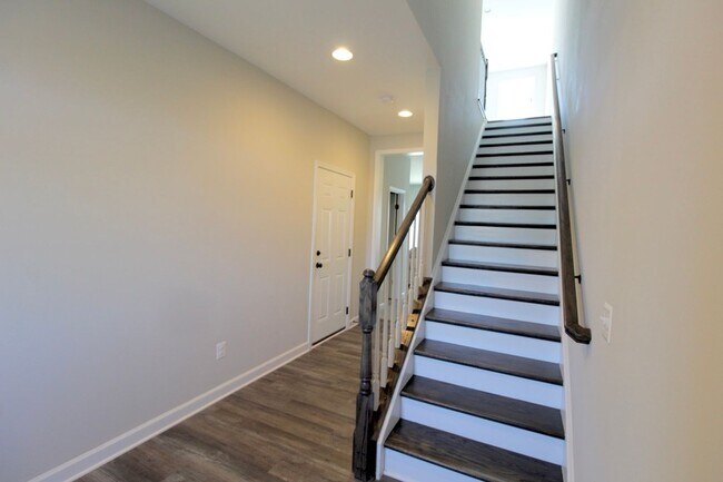 Building Photo - 3398 Monterey Dr