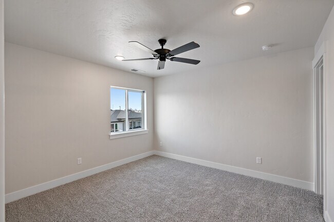 Building Photo - 4497 N Girasolo Ave