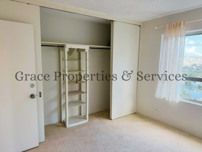 Building Photo - 0036BRU