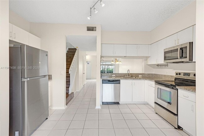 Building Photo - 4 Key W Ct