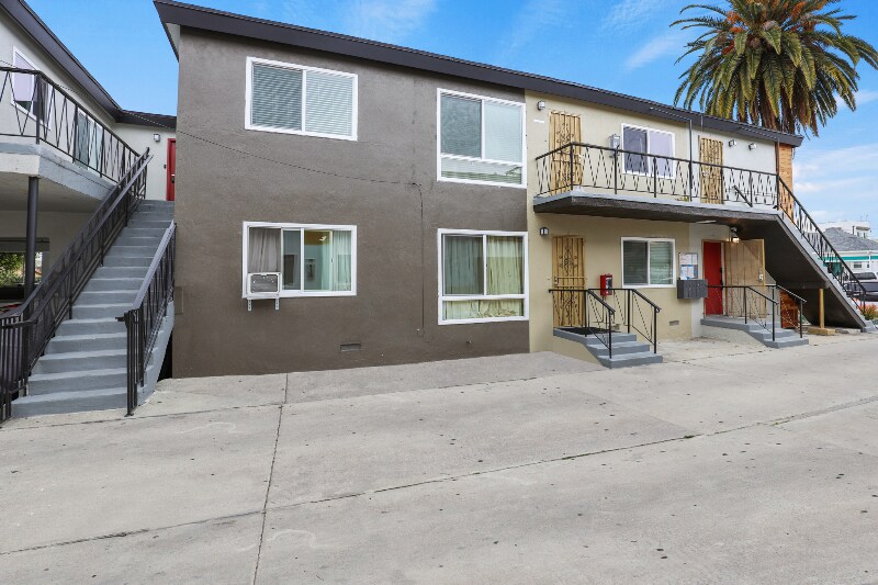 Building Photo - 1358 W 36th St
