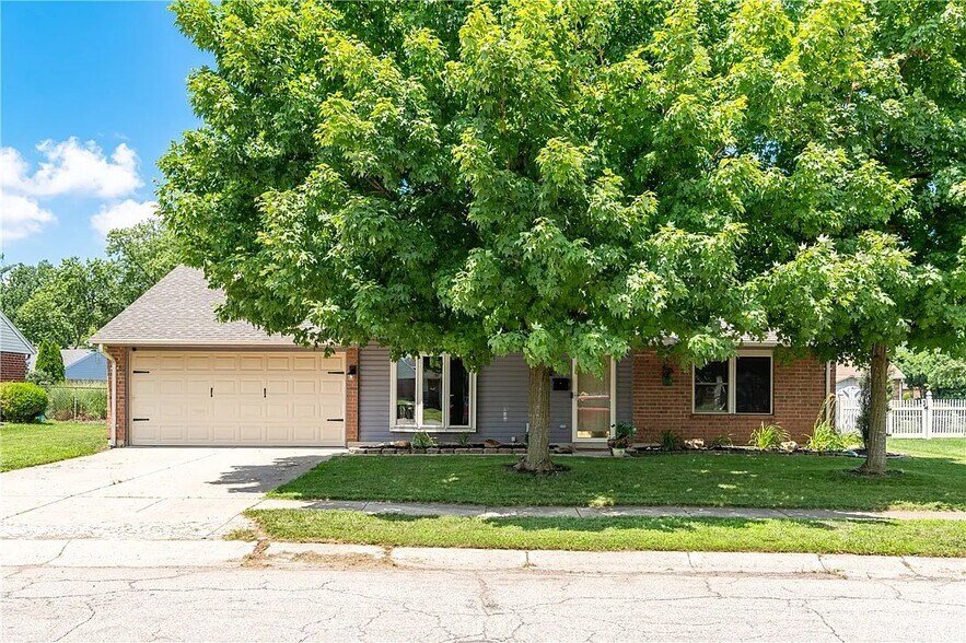 Building Photo - 1221 Warwick Dr