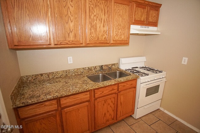 Building Photo - 8612 Lawson St