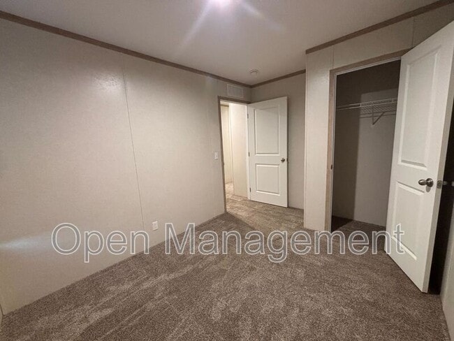 Building Photo - 725 S 12th St