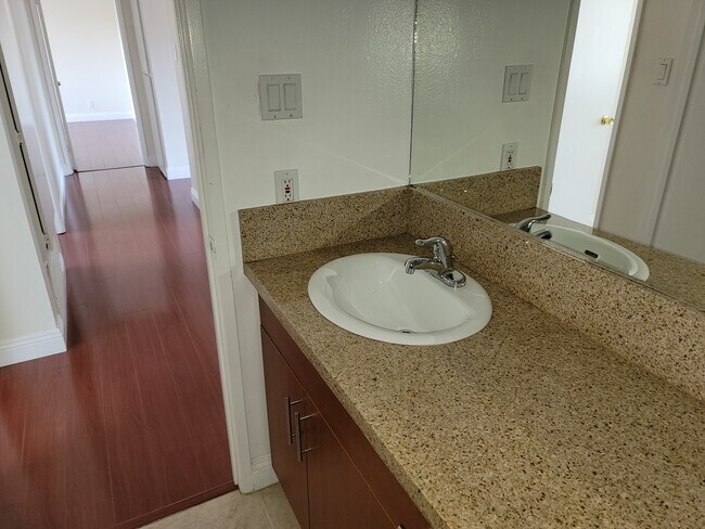Hallway Vanity - 1421 16th St