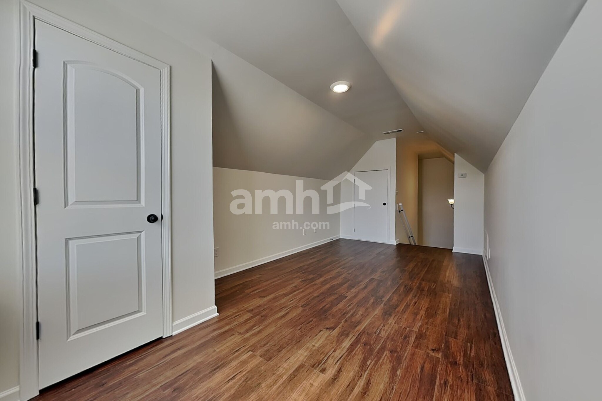 Building Photo - 3210 Greenhouse Dr