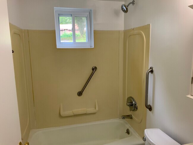 Building Photo - 300 Ketchamtown Rd