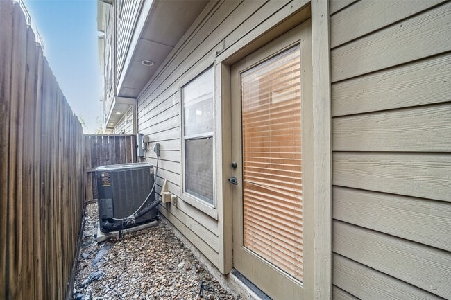 Building Photo - 1117 St Agnes St