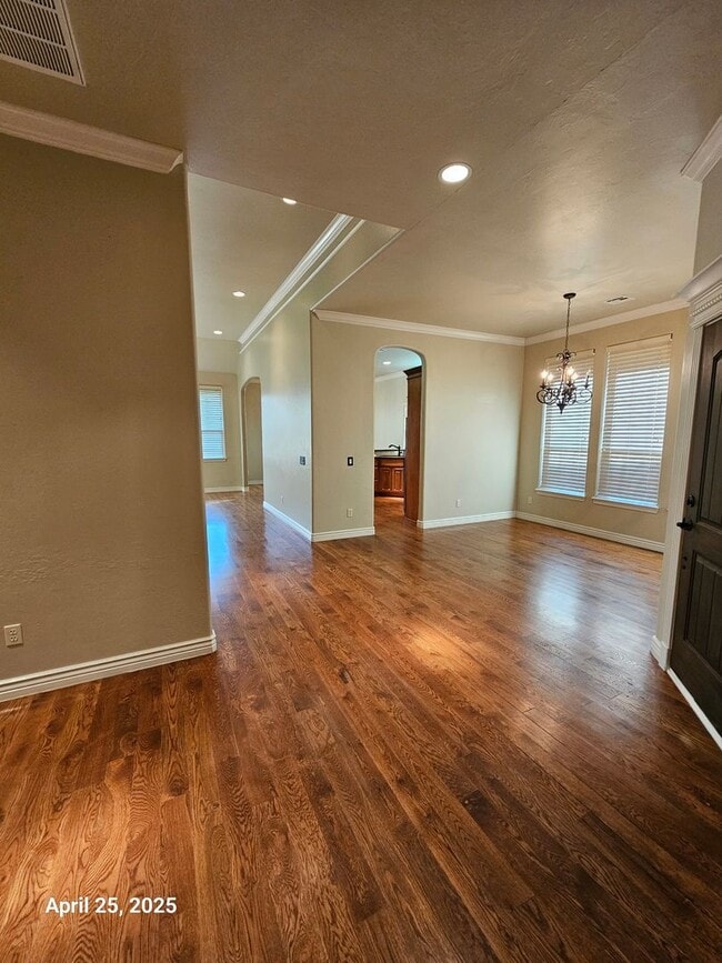 Building Photo - (3) Bed/(2) Bath In Tuscany Court Avail NOW!