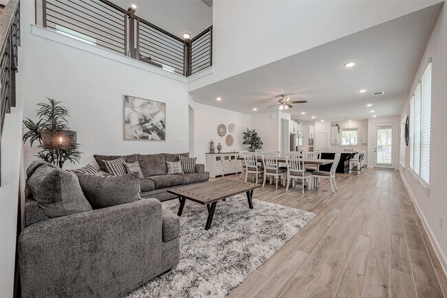 Building Photo - 430 W Cascade Heights Dr