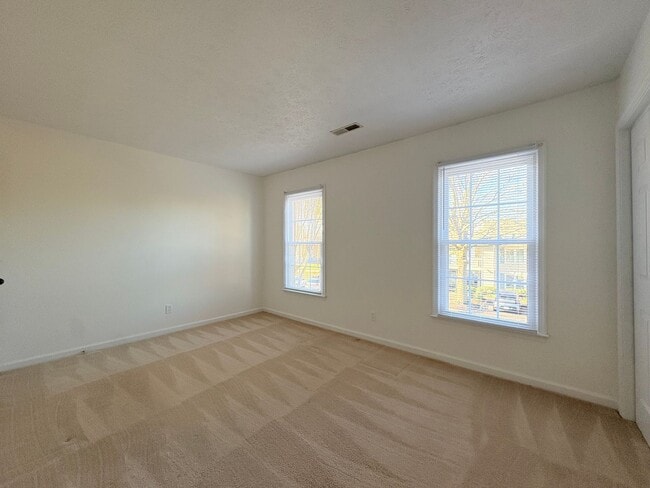Building Photo - Conveniently Located 2 Bed Condo Near Colonial Williamsburg