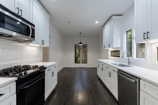 Building Photo - 3491 Roswell Rd NE