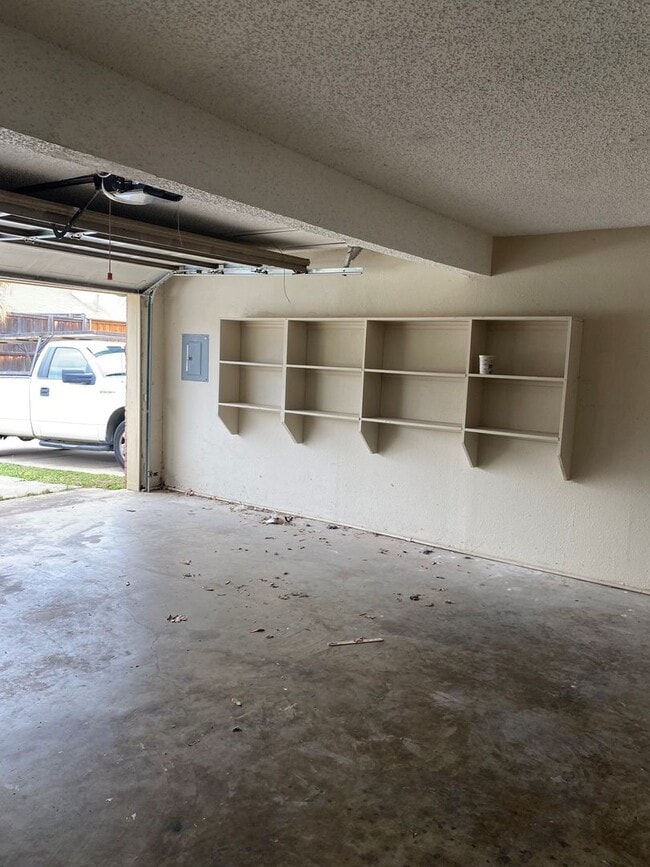 Building Photo - 3-Bedroom, 2.5 bath with 2 car garage in Frisco