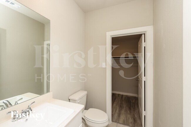 Building Photo - 622 Ava Trl