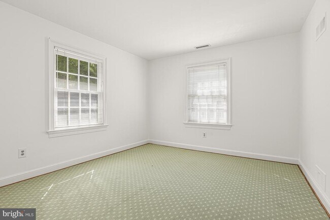 Building Photo - 4810 Rockwood Pkwy NW