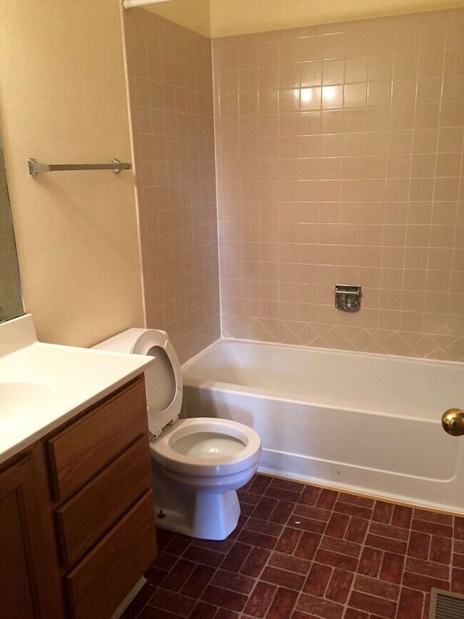 Building Photo - 6460 Mohican Dr