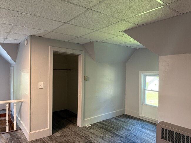 Building Photo - 3 Bed 1 Bath Home with Garage
